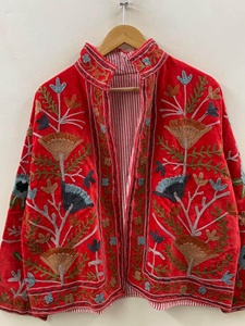 เสื้อแจ็คเก็ตกำมะหยี่ปักลายซูซานีพรีเมียมสำหรับผู้หญิง สีขาว ลายดอกไม้ สไตล์โบโฮ ทำมือ ลายชนเผ่า เสื้อแจ็คเก็ตสั้น ของขวัญสุดเพอร์เฟกต์สำหรับเธอ - Product Image 3