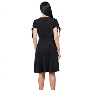 Robe trapèze noire brodée pour femme, robe brodée florale avec lien à nouer, robe évasée brodée d'inspiration vintage noire - Product Image 2