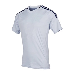 เสื้อฟุตบอลผ้าโพลีเอสเตอร์100% พิมพ์ซับลิเมชันแบบกำหนดเองเสื้อฟุตบอลระบายอากาศได้สำหรับชุดกีฬาฤดูร้อน - Product Image 1