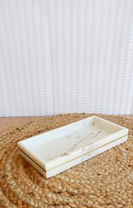 Plateau de service de luxe en marbre blanc avec accents dorés, compatible lave-vaisselle, portable pour comptoir de salle de bain, bijoux et vaisselle - Product Image 4