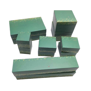 Elegantes Cajas de Joyería Portátiles de Papel Kraft |   Empaque de Regalo de Cartón con Laminación Mate, Grabado en Relieve y Recubrimiento UV Estético - Product Image 3