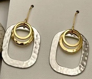 Boucles d'oreilles pendantes martelées en laiton faites à la main, unisexe, idéales pour le quotidien, les fêtes, les mariages et les occasions festives – Meilleur prix – Vente flash - Product Image 2