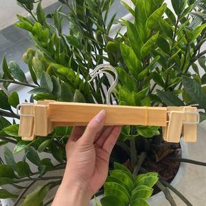 Cintres en bois écologiques durables et pas chers avec pinces en acier inoxydable multifonctionnels pour vêtements, salle de bain, armoire, salon - Product Image 2