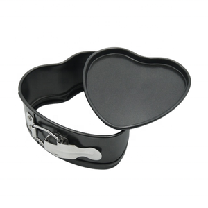 Molde antiadherente para pastel con forma de corazón de acero al carbono de 10cm con fondo extraíble de fácil limpieza para hornear - Product Image 5