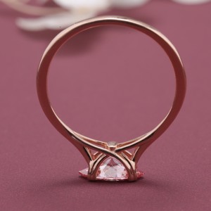 แหวนเพชรเม็ดเดี่ยวทรงมาร์คีส์สีชมพู รับรองโดย IGI ตัวเรือนทองคำ 18K - Product Image 6