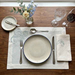 Sets de Napperons et Serviettes Personnalisés Brodés en Lin Blanc 100% avec Motifs de Feuilles Bleues Vintage, Lavables, pour Mariages, Événements à Domicile - Product Image 3