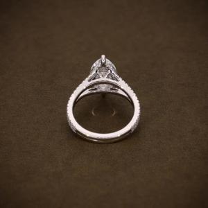 Anillo de compromiso con diamante talla marquesa, banda de boda de oro blanco con diseño dividido, elegante anillo de aniversario, joyería nupcial con halo, regalo de lujo - Product Image 3