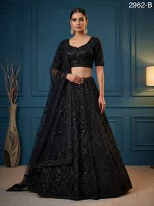 Nuevo y Atractivo Lehenga Choli de Seda, Largo hasta el Suelo, Clásico, Bordado con Lentejuelas y Adornos Dorados, para Bodas - Product Image 4