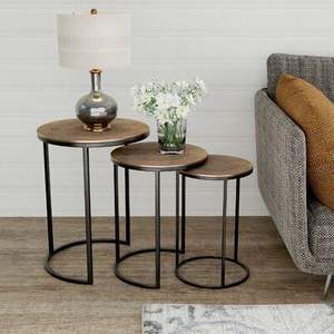 Table d'appoint tendance en fer avec plateau en bois, idéale pour les appartements modernes, avec structure en fer et surface en bois - Product Image 1