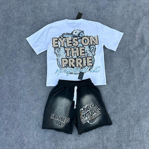 ชุดเสื้อยืดและกางเกงขาสั้นผ้าเทอร์รี่สำหรับผู้ชาย พิมพ์ลายโลโก้ด้วยเทคนิคซิลค์สกรีน ล้างสีแบบเอซิดวอช ให้สีซีดจางแบบซันเฟดดิ้ง สินค้าขายดีประจำฤดูร้อน รับทำโลโก้ตามสั่ง - Product Image 2