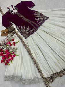 Robe de mariée traditionnelle indienne et pakistanaise pour femmes, couleur marron, brodée, avec des détails dorés, coupe ample, longueur au sol, en soie - Product Image 4