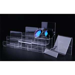 Elevadores de exhibición de acrílico transparente anticorrosión Soporte de exhibición de 5 escalones de tamaño para billetera, gafas de sol y múltiples usos móviles - Product Image 2
