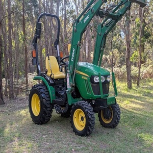Compre el Tractor John Deere 2025R en Venta con Cargador de Acoplamiento Rápido y Cucharón Disponible a Precio Económico. Compre John Deere 2025R - Product Image 1