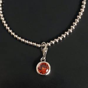 สร้อยข้อมือเงินแท้ประดับพลอยโกเมนสีแดงประจำเดือนมกราคม ของขวัญสำหรับผู้หญิง - Product Image 2