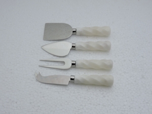 Ensemble d'ustensiles à fromage en bois, 4 pièces, sculptés à la main, écologiques, avec manche en résine, lavage à la main uniquement - Product Image 3