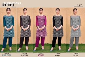 Ensemble Kurti-Pant en Faux Georgette de Qualité Supérieure avec Broderie Chickankari, Prêt-à-Porter, Manches 3/4, Fournisseur Indien, Exportateur Mondial - Product Image 6