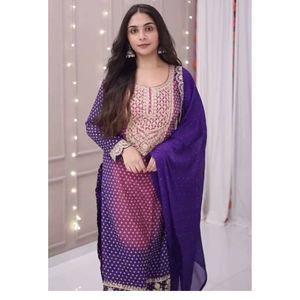 Conjunto de ropa étnica para mujer con blusa bordada con estampado chinon exclusivo y pantalón dupatta de talla única de 48 pulgadas, diseño de diseñador. - Product Image 1