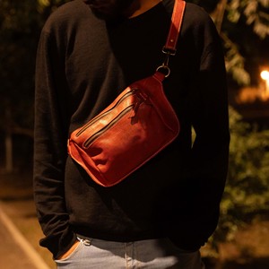 Bolso de Pecho Negro de Moda con Cremallera Antirrobo de Cuero Genuino para Hombre, Riñonera Deportiva Vertical para Senderismo con Logotipo Personalizado - Product Image 6