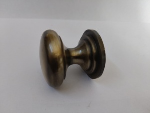 Perilla de latón fundido con acabado en latón antiguo - Product Image 6