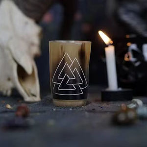 Verre à vin en corne de Viking tendance, fait main, design unique, idéal pour les fêtes et comme verre à bière - Product Image 3