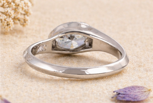 Anillo de Compromiso Minimalista con Perla de Agua Dulce y Moissanita Marquise, Engaste Solitario en Bisel de Oro de 14K/18K, Joyería Moderna y Elegante para Fiestas - Product Image 4
