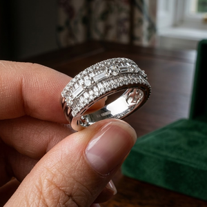 Anillo de media eternidad de oro macizo de 18 quilates de lujo para mujer, con diamantes talla baguette y engaste pavé, joyería de boda para el Jubileo Dorado - Product Image 3