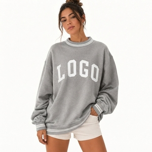 Sudadera Oversize Gris para Mujer con Cuello Alto Simulado, Estampado Frontal Personalizado, Tejido Transpirable de Manga Larga para Invierno y Otoño - Product Image 1