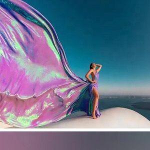 Robe longue en satin de soie vintage, effet caméléon holographique, pailletée, écologique, respirante, naturelle, coupe crayon, pour séance photo - Product Image 1