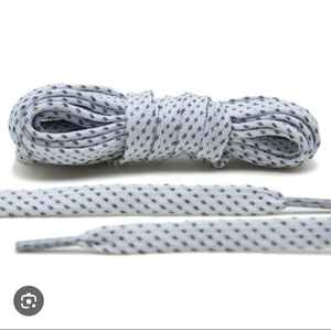 Broches métalliques rondes argentées réfléchissantes pour baskets de course et chaussures de randonnée, longueur personnalisée, logo personnalisé découpé à la forme - Product Image 1