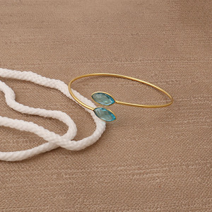 Brazalete Abierto Ajustable de Topacio Suizo con Doble Marquise, Chapado en Oro de 18K, Joyería Artesanal con Piedras Preciosas, Regalo para Ella - Product Image 3