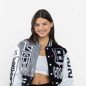 Chaquetas Varsity para Mujer con Bordado Chenille de Alta Calidad de Fabricante OEM - Chaquetas de Invierno Personalizadas con Exterior de Algodón, Resistentes al Viento y Transpirables - Product Image 5