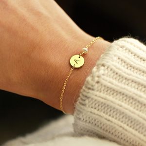 <span class=keywords><strong>ORAZIO</strong></span> Bracelet à breloque personnalisé en acier inoxydable plaqué or 14 carats avec initiale et nom pour femmes et filles - Bijou cadeau d'amitié avec perle - Product Image 1