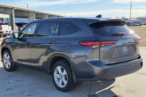 Toyota Highlander AWD SUV 2024 d'occasion certifiée de luxe avec moteur 4.1-6L et transmission automatique - Product Image 2