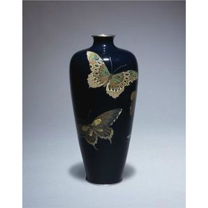 Vase en métal émaillé élégant à motif de fleurs de cerisier |   Vase à fleurs décoratif en alliage de zinc peint à la main pour la décoration de la maison de luxe et les cadeaux de mariage - Product Image 4