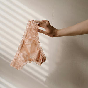 Ensemble de soutien-gorge et de bikini pour femmes de qualité supérieure, taille plus, respirant, dentelle transparente, broderie, fermeture à boutons dans le dos, sans armatures, 100% coton - Product Image 3