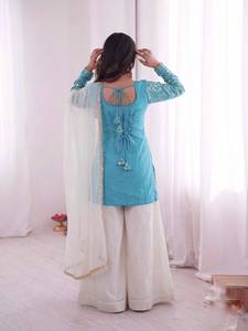Kurta brodée turquoise avec pantalon palazzo blanc et dupatta – Tenue traditionnelle indienne et pakistanaise pour femme, coupe ample, longueur cheville - Product Image 6