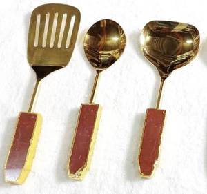 Juego de 3 Cucharas para Servir Hechas a Mano con Asas de Ágata Roja, Pulimentadas, de Gujarat - Intersección entre la Belleza Natural y el Lujo Moderno - Product Image 1