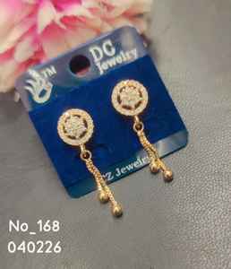 Pendientes de Acero Inoxidable Chapados en Oro con Circonitas y Diseño Geométrico |   Pendientes de Moda para Mujer para Fiestas, Bodas y Aniversarios - Product Image 5