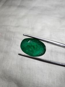 Émeraude Naturelle Zambienne Coupe Ovale 4,70 Carats Pierre Précieuse Verte de Haute Qualité Fournisseur en Gros - Product Image 1