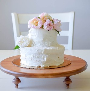 High Quality Round Wooden <b>Cake</b> <b>Stand</b> Handmade <b>White</b> Frosted <b>Cake</b> Display Serving Tray For Dessert Presentation - Product Image 1