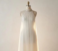 Robe de soirée sirène longue en tulle blanc simple de haute qualité, ornée de perles et de cristaux floraux, avec col halter |   Balai écologique