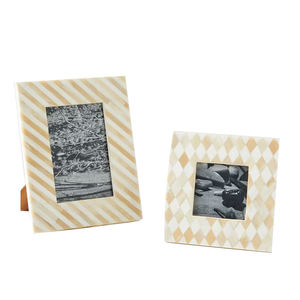 Ensemble de deux cadres photo rectangulaires et carrés en nacre pour décoration murale et différents types de paysages fascinants - Product Image 1