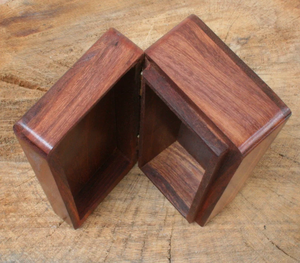โดมิโนไม้ฝังทองเหลืองในกล่องไม้สำหรับจัดแสดง - Product Image 3