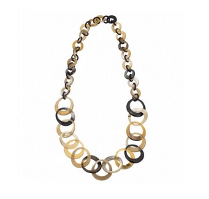 สร้อยคอทำมือจากเขาสัตว์ที่มีเอกลักษณ์เฉพาะตัว พร้อมงานฝีมือแบบดั้งเดิม เหมาะสำหรับงานแฟชั่นโชว์สไตล์ชาติพันธุ์ และการจัดแสดงเครื่องประดับในร้านบูติก - Product Image 3