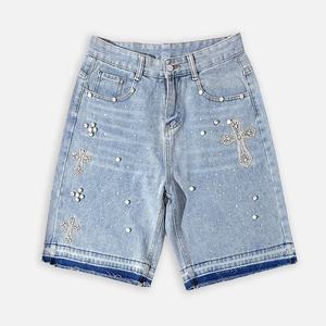 Shorts de mezclilla góticos de punto de cintura media para hombre, estilo boyfriend, con remaches cruzados y dobladillo desgastado, estilo invierno-verano - Product Image 5