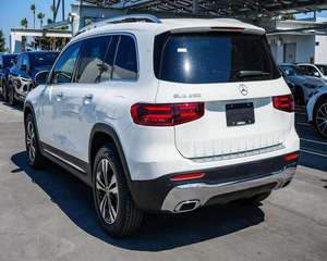 LISTO PARA ENVIAR: Mercedes-Benz GLB 250 FWD 2025, Seminuevo, Disponible para la Venta - Product Image 5