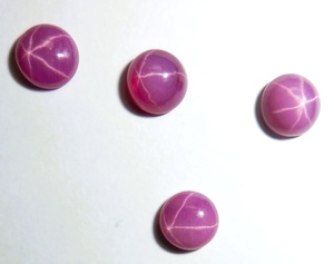 Rubis étoilé rond 5x5 mm 1 carat, cabochon poli créé en laboratoire avec effet étoile à 6 branches pour la fabrication de bijoux - Product Image 5