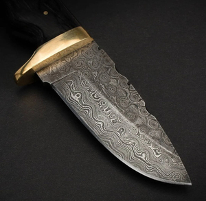 Cuchillo de Camping de Acero de Damasco Hecho a Mano de Primera Calidad, Grabado Personalizado, Hoja Afilada Tipo Drop Point, Funda de Cuero y Madera - Product Image 3