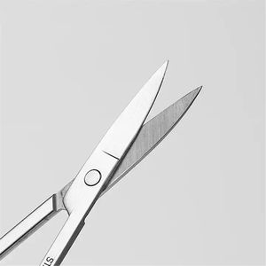 Tijeras para Cutículas de Acero Inoxidable de Primera Calidad con Cuchilla Curva y Estuche de Cuero para la Eliminación Precisa de Piel Muerta y Cuidado de las Uñas (Portátil) - Product Image 6