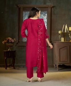 ชุดส่าหรีสีแดงเลือดหมูแบบดั้งเดิมสำหรับผู้หญิง เสื้อผ้าลำลองสไตล์อินเดีย-ปากีสถาน ทรงปกติ ใส่ได้ทุกฤดู รุ่น 86800 Diva-177 - Product Image 2